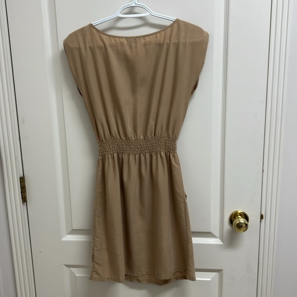 GUESS Cargo Cinched Waist Short Sleeve Mini Dress | Size XS Camel - Picture 6 of 8